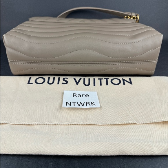 Louis Vuitton Beige Quilted Leather Bag - Picture 3 of 10